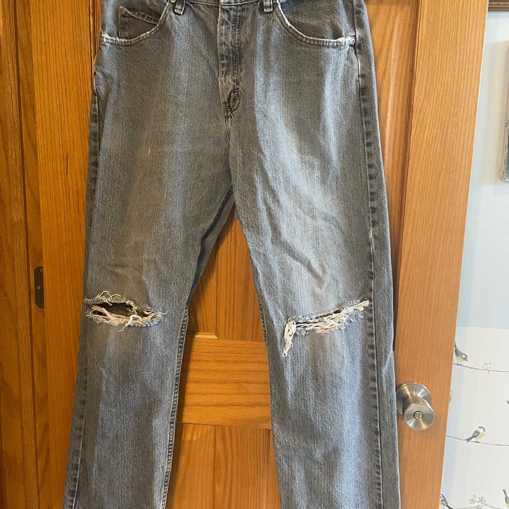Wrangler Men's Distressed Grey Ripped Knee Jeans